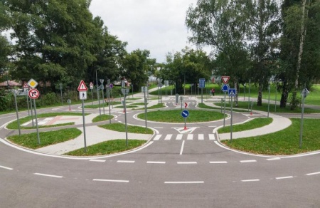Marquage routier &agrave; Champhol, entre durabilit&eacute; et s&eacute;curit&eacute;